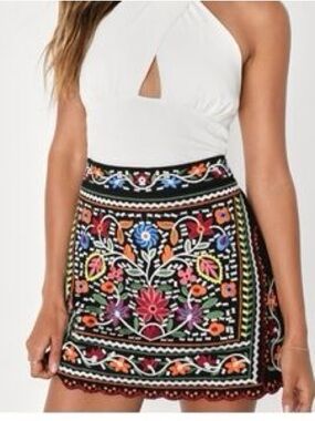 NWOT Lulus “Don’t Stop The Party” Embroidered Floral Mini Skirt Size M